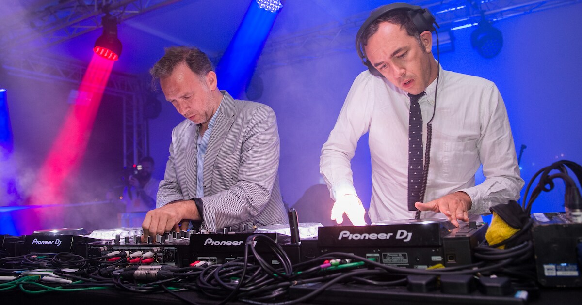 2manydjs at Vicar Street